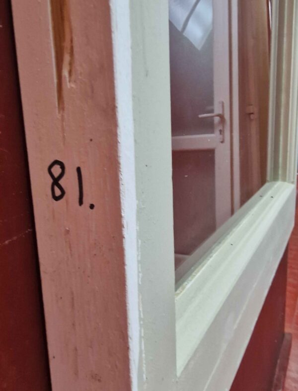 81-Window-585-x-982mm-side-scaled